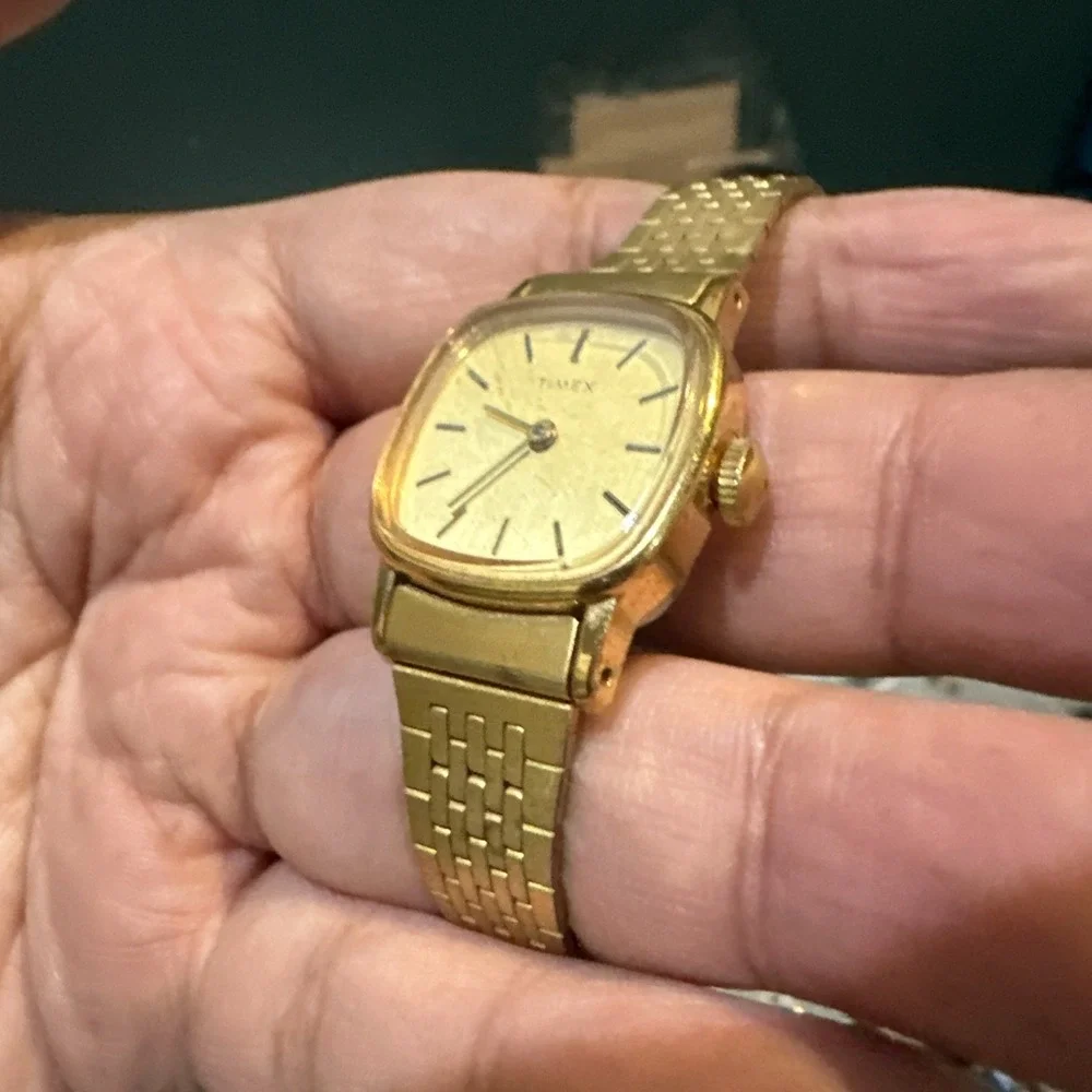 Working Vintage 1970s Timex Ladies Gold Tone Cushion Manual Wind Watch 22mm 6in